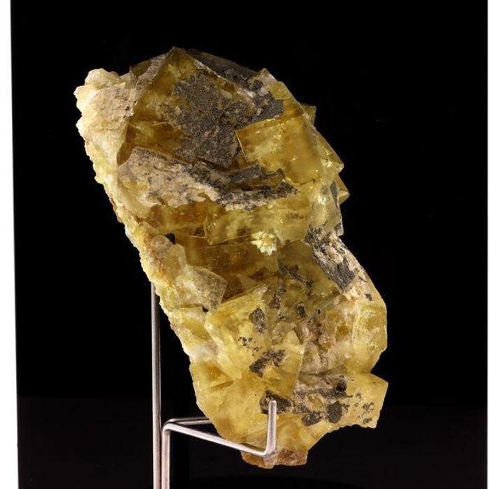 Pierres et Minéraux. Fluorite. 1094.0 ct. Peyrebrune mine, Tarn, France.