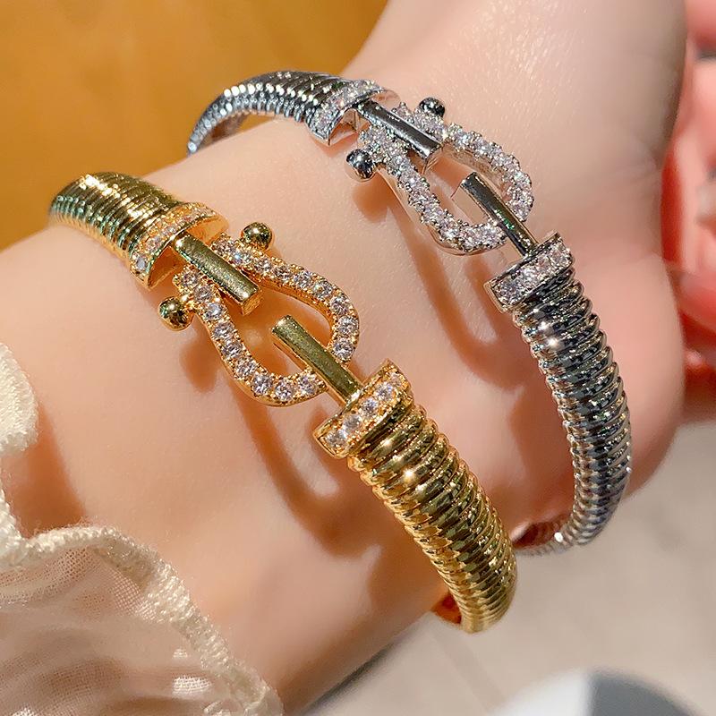 Horseshoe Buckle Electroplated Zircon Geometric Bracelet, Light Luxury Bracelet, Simple and Versatile