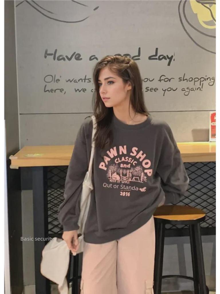 Винтажный женский свитер с длинными рукавами и круглым вырезом — мягкий повседневный топ для осени и зимы.