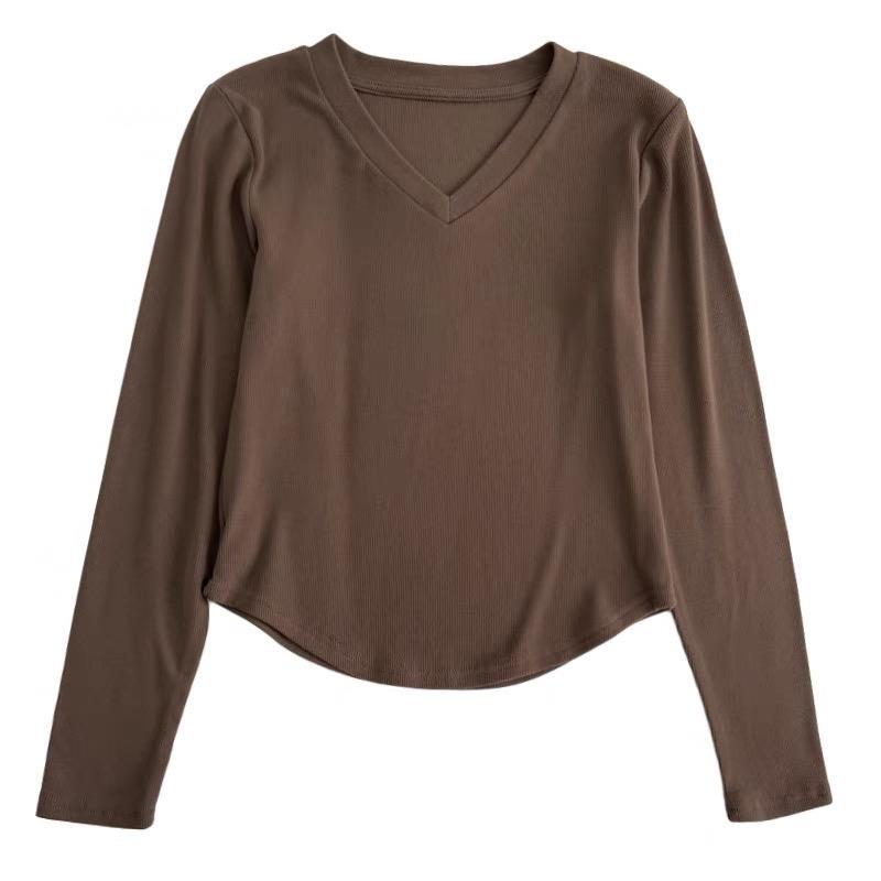 Мягкий и пушистый короткий свитер с осенне-зимним начесом мехом. Простая футболка с V-образным вырезом и длинными рукавами. Женская облегающая и утягивающая рубашка.