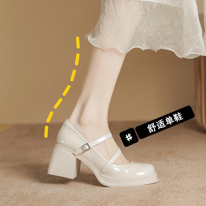 Mary Jane shoes and fairy wedding shoes gently match skirts, light mouth single shoes, thick heels and high heels.