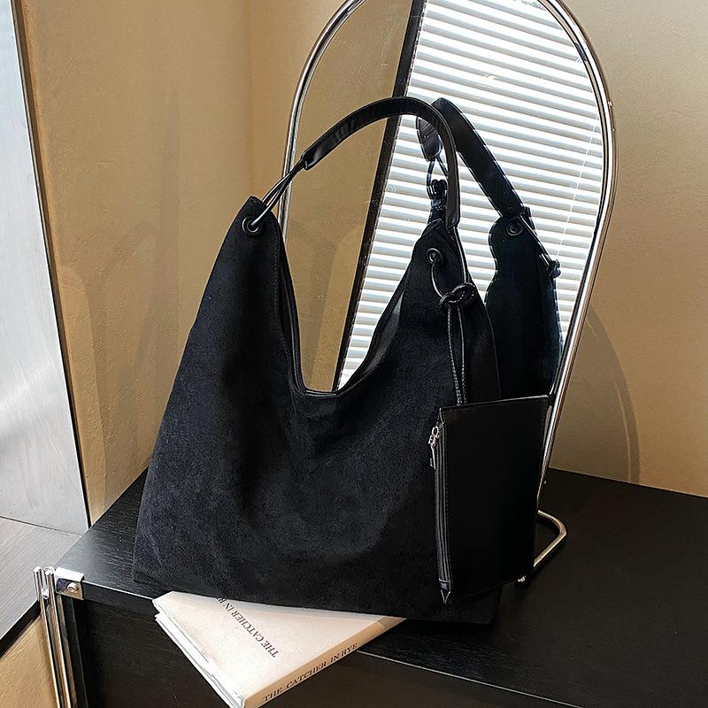 Сумка женская большой вместимости 2025 новая осенне-зимняя матовая ретро сумка через плечо повседневная рабочая сумка-тоут для поездок на работу для ребенка и мамы