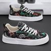 New Men's Printed Board Shoes Graffiti Retro Trend Flat Shoes Men's Outdoor Casual Canvas Shoes Sports Style