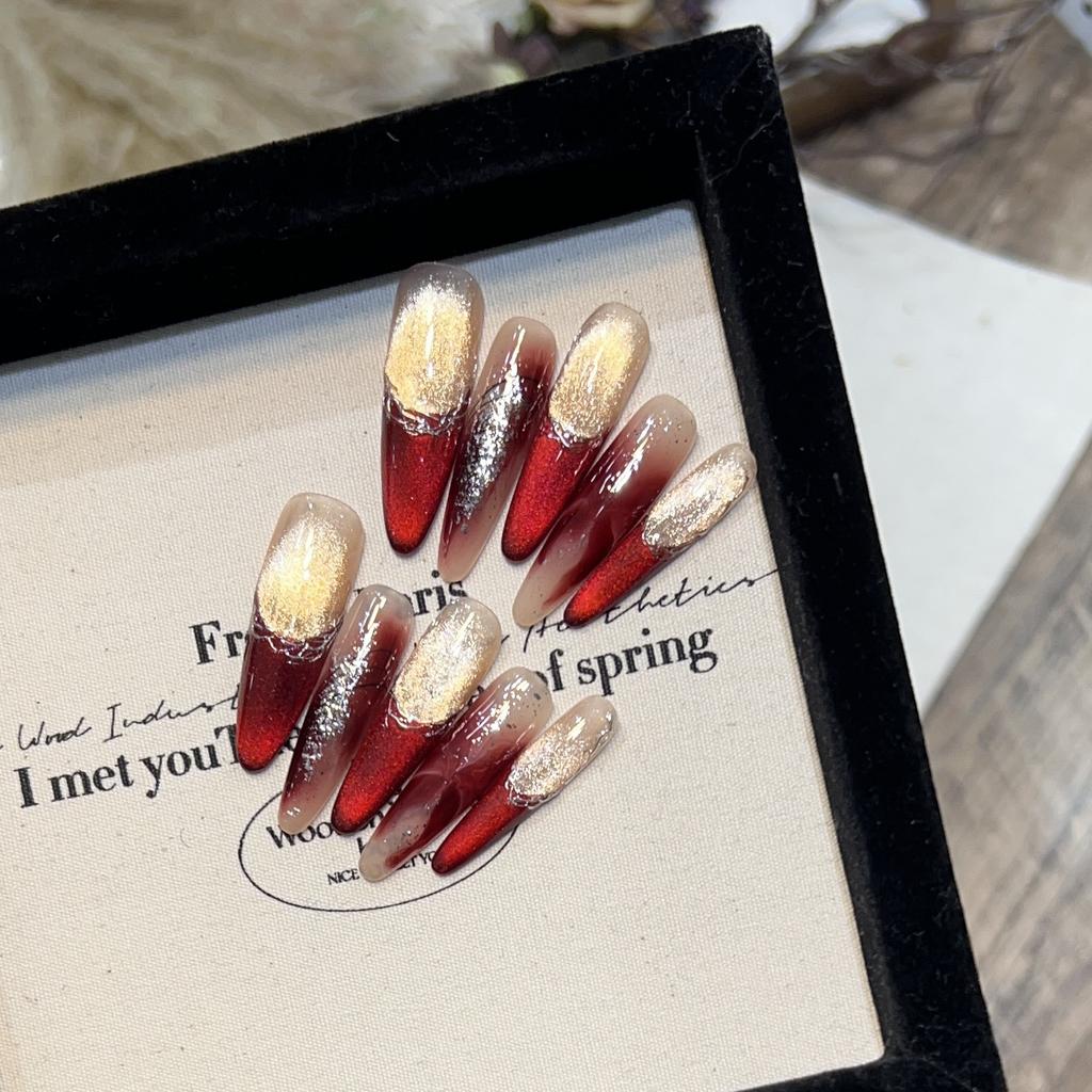 Плетеная вручную броня в новогоднем стиле, высококлассный эффект «кошачий глаз» красного цвета, французская золотая фольга, румяна, маникюр «бабочка», съемная ногтевая пластина