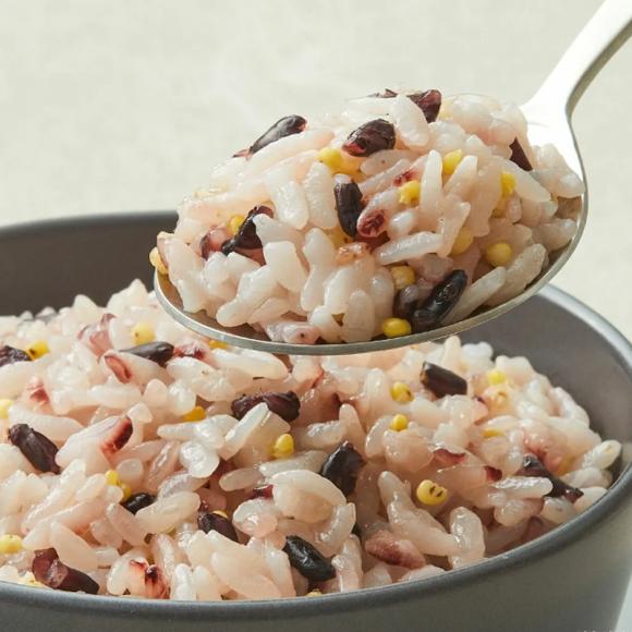 CJ Рис быстрого приготовления, пригодный для микроволновки Hetban - Daily Sticky Glutinous Multigrain Rice 210 г (2 варианта)