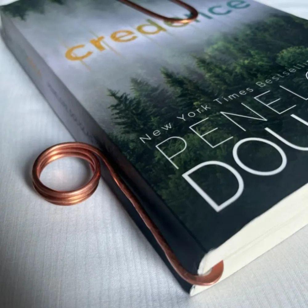 Exquisite Metal Book Holder Portable Thumb Book Page Holder For Book Lovers