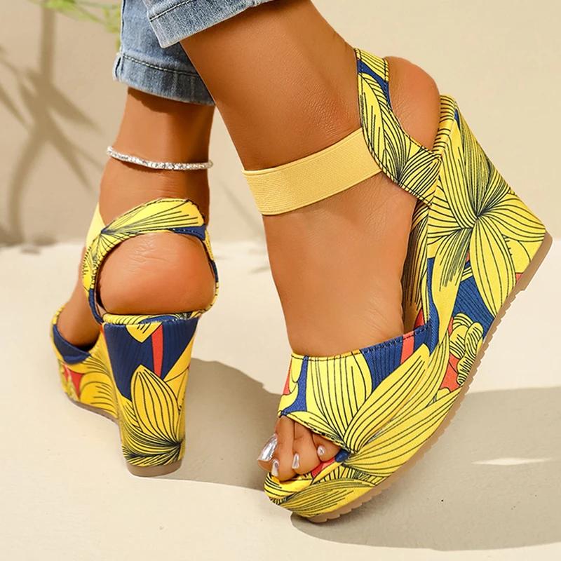 Модные разноцветные сандалии на экстремально высоком каблуке, женские сандалии на танкетке в этническом стиле с открытым носком, женские новые сандалии на массивной платформе с ремешком сзади
