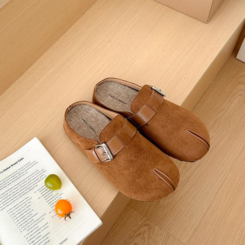 French retro baotou drag autumn and winter new casual slippers versatile split-toed Birkenstock half slippers