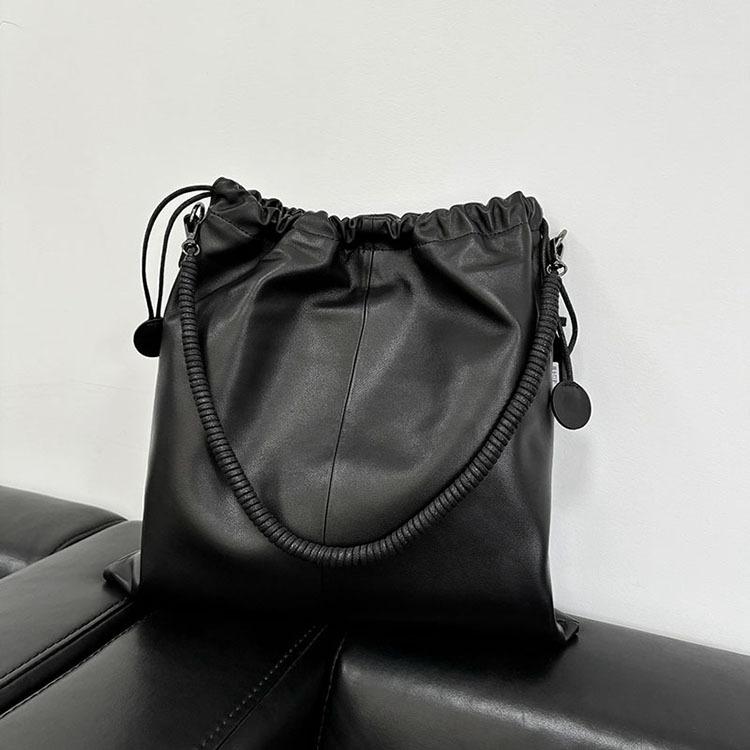 Head Layer Cowhide Mother Bag Pleated Drawstring Shoulder Bag Texture Bucket Bag Large Capacity Lazy Style Crossbody Bag