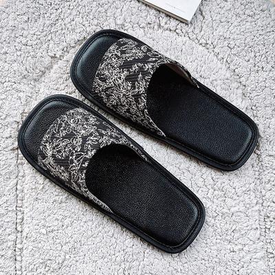 224 женские тапочки летние новые стильные сандалии с плоским носком квадратный носок открытый носок вышитые повседневные легкие нескользящие тапочки