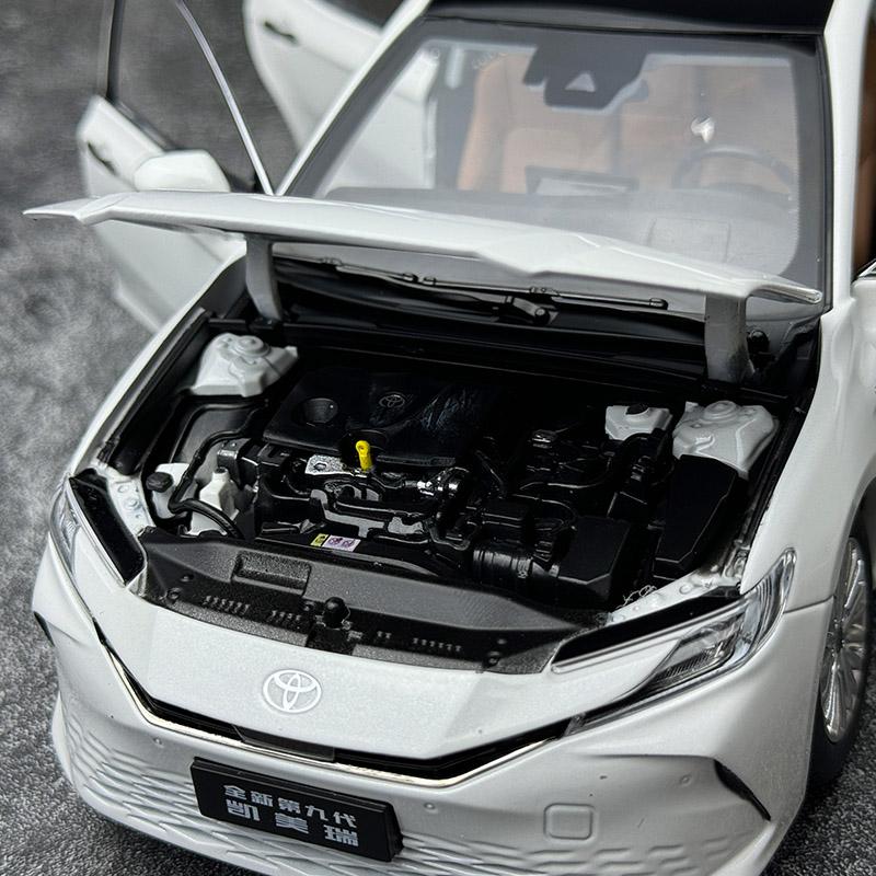 AGK2 1/18 TOYOTA Camry Металлическая модель автомобиля Литая металлическая модель автомобиля Масштабная миниатюрная модель Высокая степень симуляции Коллекция Детская игрушка Подарок