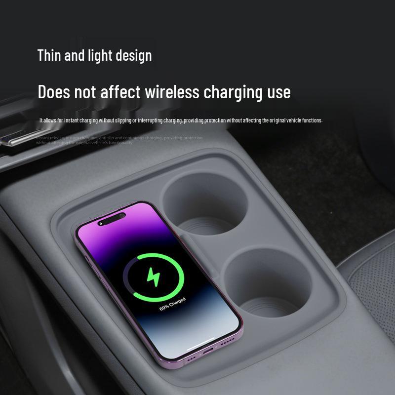 Беспроводное зарядное устройство Leapmotor A10 с противоскользящим силиконовым ковриком и крышкой подстаканника