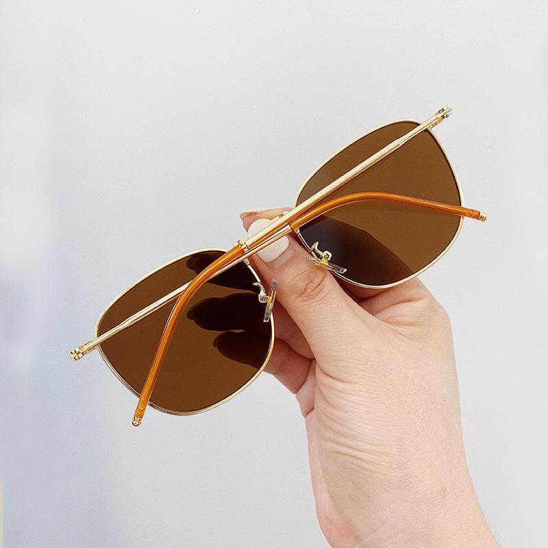 New Arrival Style Sunglasseses Men And Women Square-shaped Shape Alloy Glass Frame UV 400 Shielding Sunglasseses for Women Korean Style Glasses