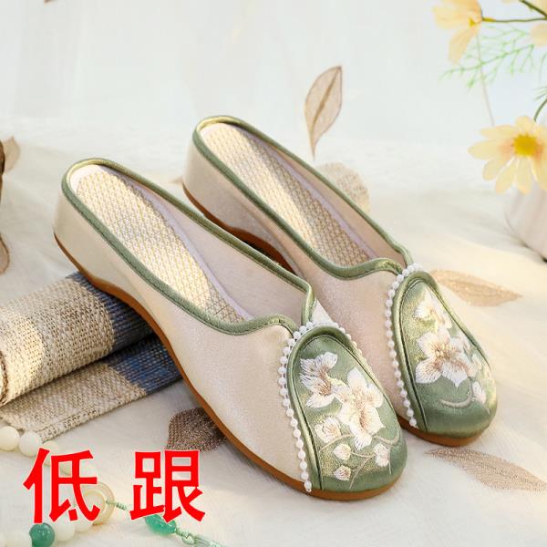 Модные домашние тапочки Женские лоферы на квадратном каблуке Шлепанцы с закрытым носком Массажный блок Цветочная ткань Вышивка Квадратный носок Каблук-блок Обувь Лоа