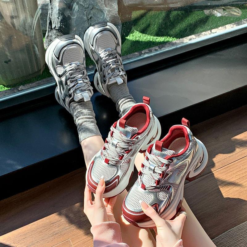 Весенняя платформа папины кроссовки женские новые сетчатые дышащие модные серебристые увеличивающие рост повседневные спортивные туфли трендовая обувь