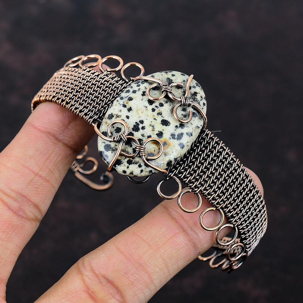 Далматиновая яшма браслет-манжета обмотанный медной проволокой драгоценный камень манжета браслет регулируемый браслет обмотка медной проволокой ювелирные изделия ручной работы браслет подарок для нее