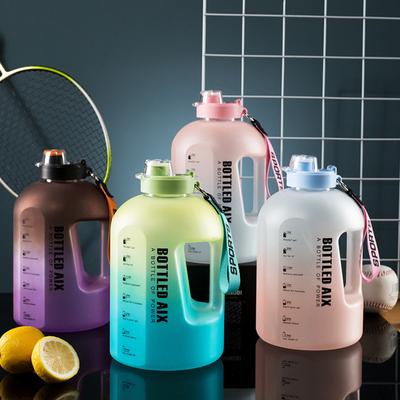 2.2L Спортивная бутылка для воды Большая емкость 1 галлон бутылка для воды со шкалой времени BPA Free пластиковая бутылка для воды для фитнеса на открытом воздухе
