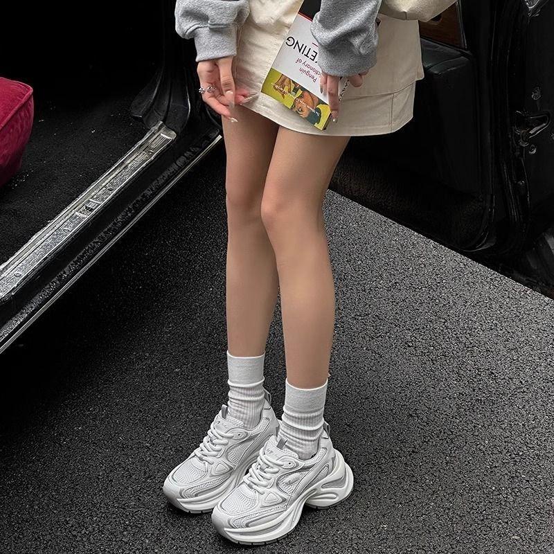 Маленькие серебристые кроссовки для папы высокой ценности женские осенние новые на высокой платформе повседневные спортивные туфли