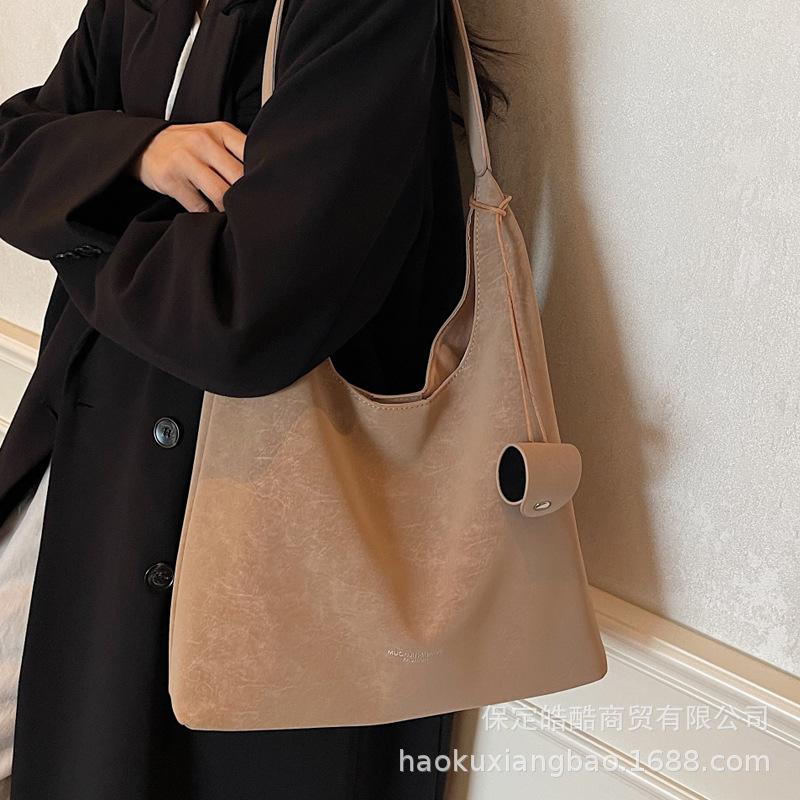 Винтажная сумка-тоут женская большой вместимости 2025 новая осенне-зимняя универсальная простая сумка через плечо повседневная рабочая сумка для поездок на работу