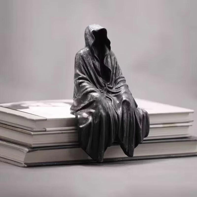 New Reaping Solace The Reaper Sitting Statue Gothic Desktop Resin Black Sculptures For Home Decoration Ornament