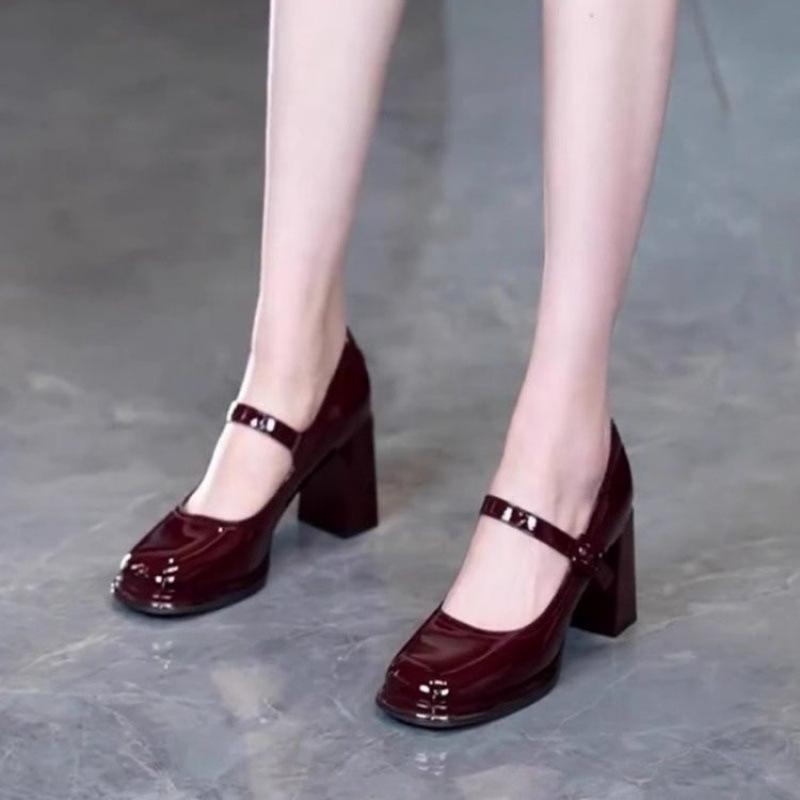 Корейская версия новых туфель на высоком каблуке весна 2025 женский блочный каблук универсальный квадратный носок эластичный ремешок модные одинарные туфли