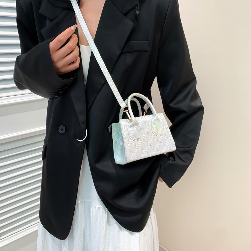 Весна Новая Модная Повседневная Сумка на Одно Плечо Простая и Красивая Женская Сумка Кроссбоди Для Поездок Маленькая Квадратная Сумка