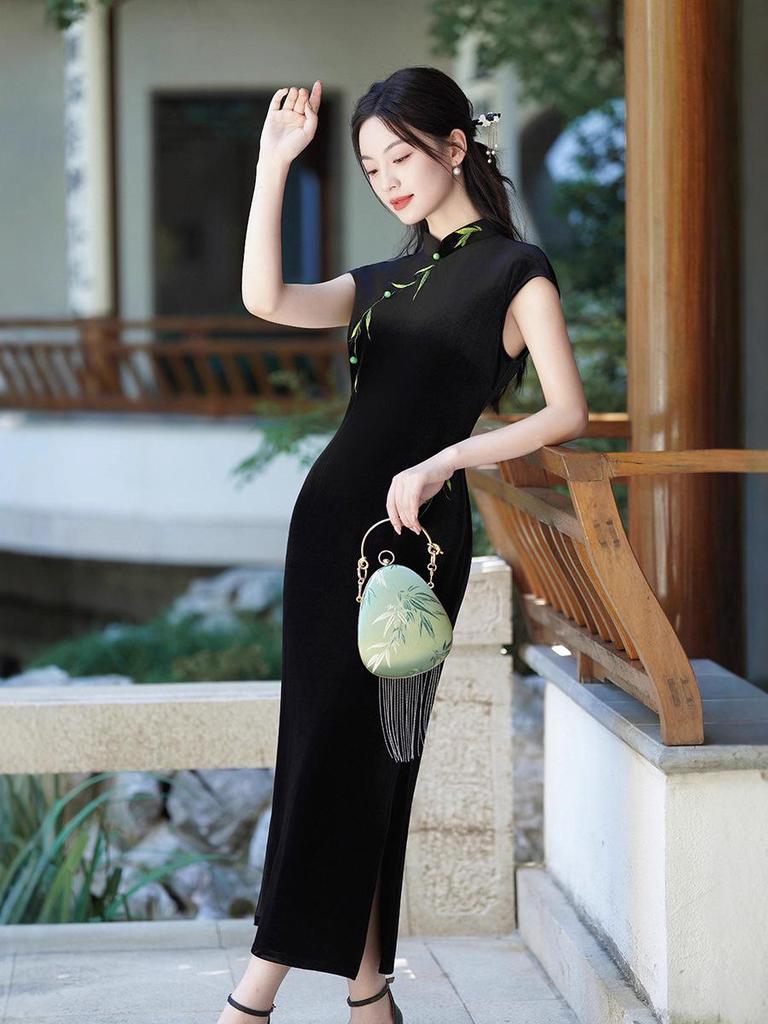 Retro Black Velvet Embroidered Sleeveless Cheongsam - Autumn 2025, Stretch Long Style