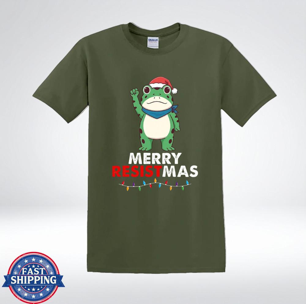 Merry Resistmas 2025 Frog Cartoon Christmas Lights Funny Holiday T-Shirt