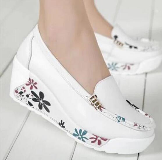 Осенняя женская обувь из натуральной кожи для медсестры, рабочие туфли, одинарные туфли на танкетке, женские кроссовки на платформе