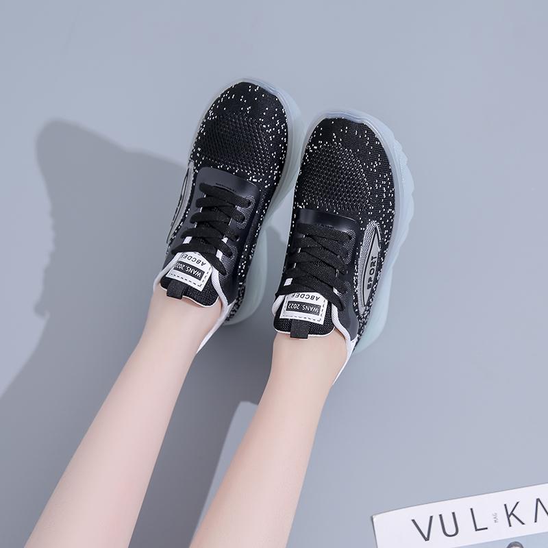 Мода Популярные универсальные повседневные спортивные светящиеся кроссовки для женщин с летающим плетением модные женские изысканные повседневные кроссовки для женщин