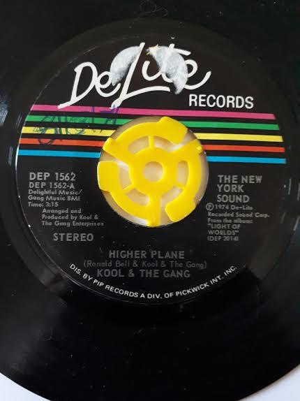 7-дюймовая пластинка KOOL & THE GANG - Higher Plane DEP1562 De-Lite Records 1974 США Соул/Фанк Б/У