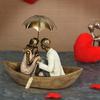 Resin Romantic Boat Couple Showpiece