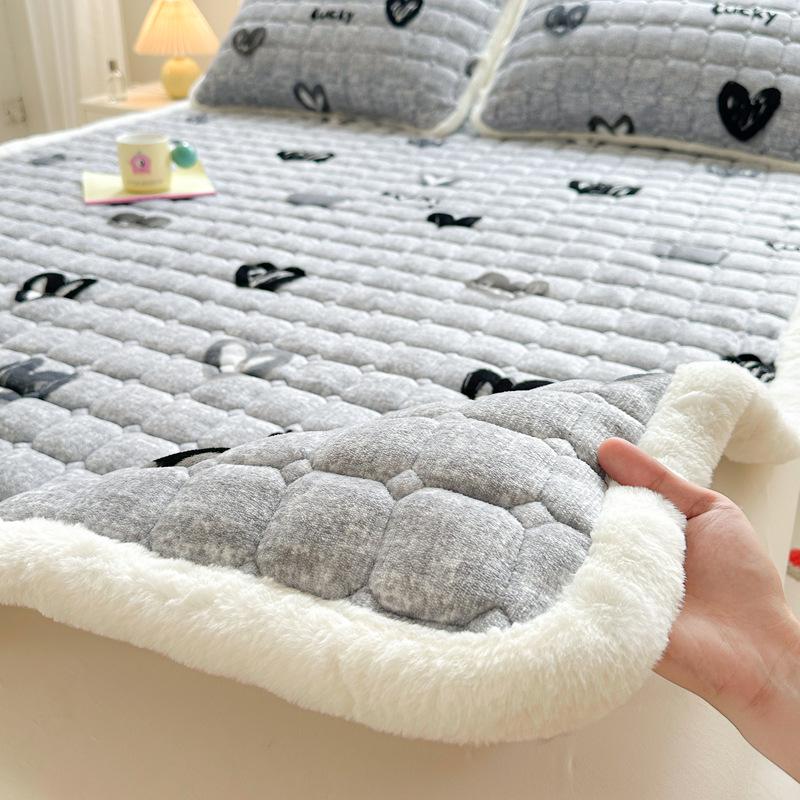 Стеганый велюровый наматрасник - Мягкая коралловая флисовая зимняя накладка, Утолщенный и теплый татами-мат.