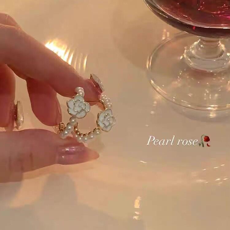 Винтажные красные серьги-кольца в гонконгском стиле: Элегантный женский аксессуар на осень/зиму