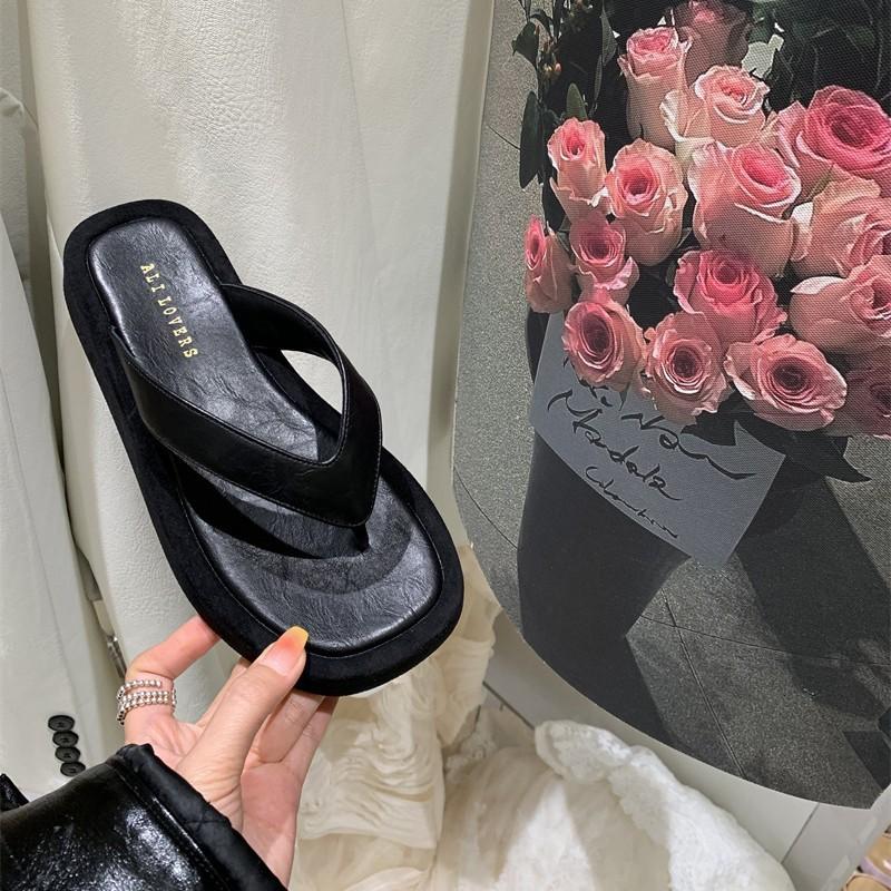 Корейская версия повседневных пляжных шлепанцев на платформе с леопардовым принтом, женские, весна-лето 2025, новые, удобные и нескользящие, для ношения на улице, с перемычкой для пальцев