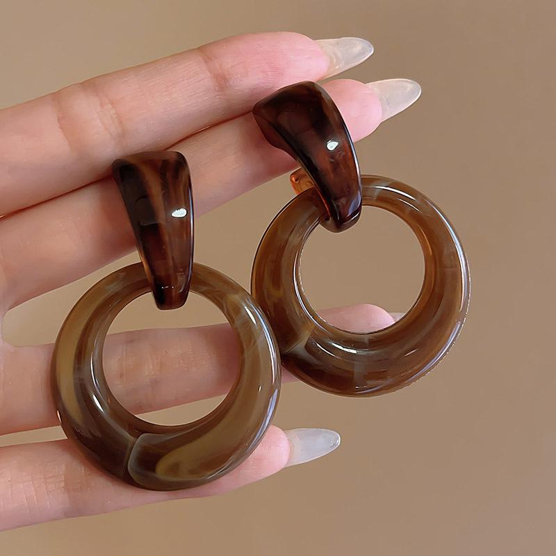 2025 Осень/Зима Женские Высококлассные Простые Серьги: Универсальный дизайн с системой цветов Майяра