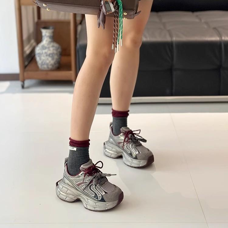 Серебристые кроссовки «папины» женские новые весенне-летние сетчатые легкие женские кроссовки супер огонь увеличивающие рост повседневные спортивные кроссовки