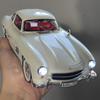 1:18 Mercedes Benz 300SL Классический спортивный автомобиль Литой модель автомобиля Литая игрушка Со звуком и светом Украшение автомобиля Для подарка ребенку