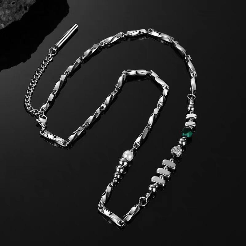 Titanium Steel Mobius Spliced Broken Silver Necklace for Men, Simple and High-End Feel, Versatile and Non-Fading, Autumn and Winter Sweater Chain