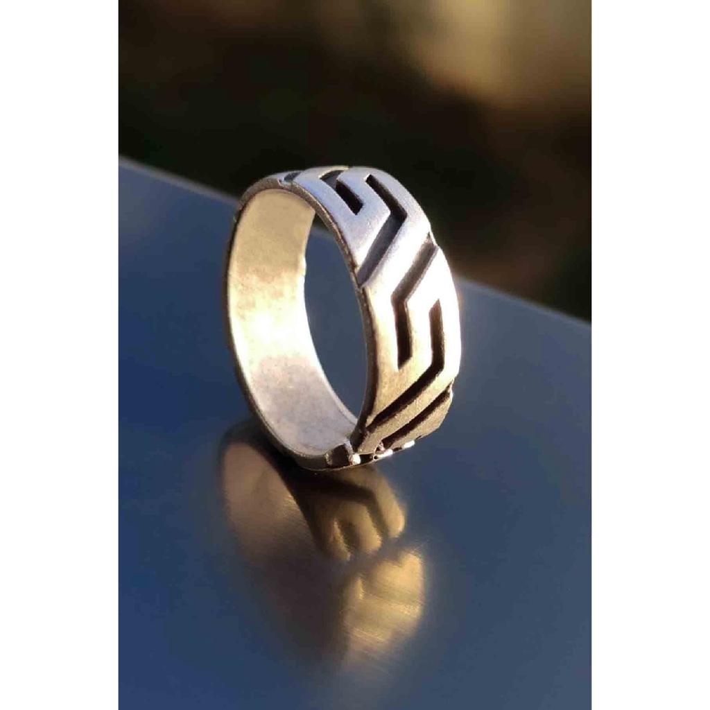 Регулируемое посеребренное кольцо с моделью Титана