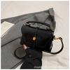 Fashionable and popular handbag bag women's 2025 Korean version of the new niche temperament shoulder bag foreign style retro crossbody bag