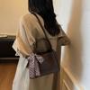 Retro Hand Bucket Bag Women's New Trendy Fashion Versatile Shoulder Bag Premium Texture Messenger Bag