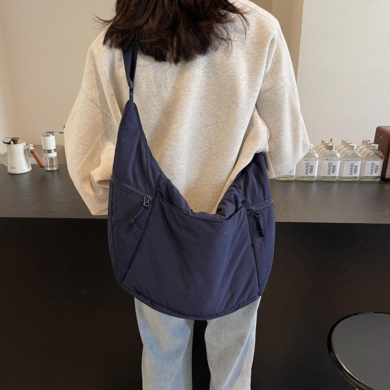 Popular winter new women's large-capacity dumpling bag light crossbody shoulder underarm bag simple classic crossbody bag