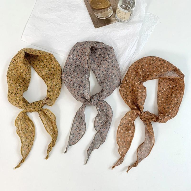 Stylish Flower Pattern Triangular Scarf Breathable Bandana Head Scarf for Women Vacation Wear Photography Accessories