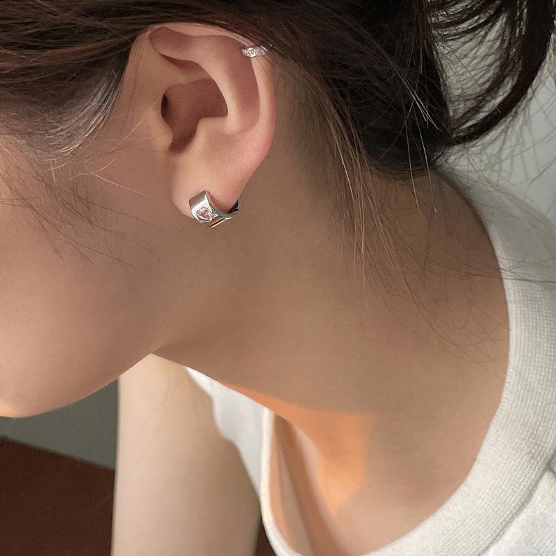 Серьги-пряжки Love Ear Buckle Femininity Circle Wide Face Heart Circon Earrings