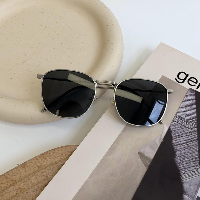 New Arrival Style Sunglasseses Men And Women Square-shaped Shape Alloy Glass Frame UV 400 Shielding Sunglasseses for Women Korean Style Glasses