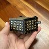 Старинная деревянная музыкальная шкатулка с ручным заводом, замысловатая резьба, механическое управление, не требует электричества, для подарков на Новый год и день рождения