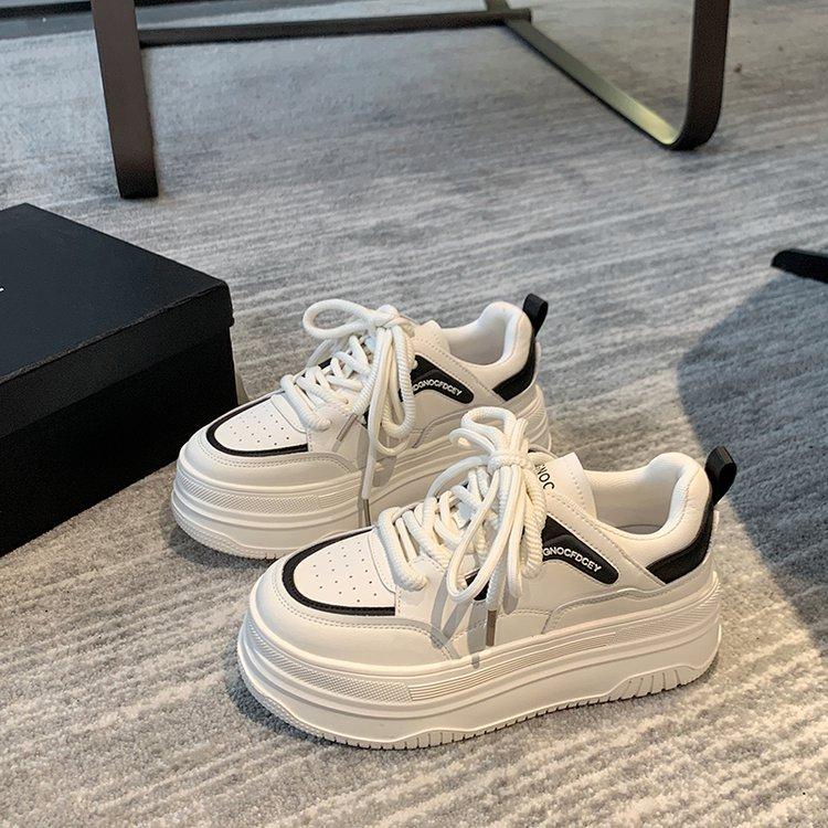 Кожаная платформа белая обувь женская 2025 весна новая универсальная повседневная увеличение роста дышащая одинарная обувь студенческая спортивная обувь для скейтборда