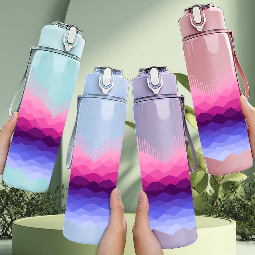 1PC Mountain Gradient Wave Pattern 750ml Color Plastic Sports Water Bottle Leakproof Flip Straw Lid Suitable for Sports Office Home Use