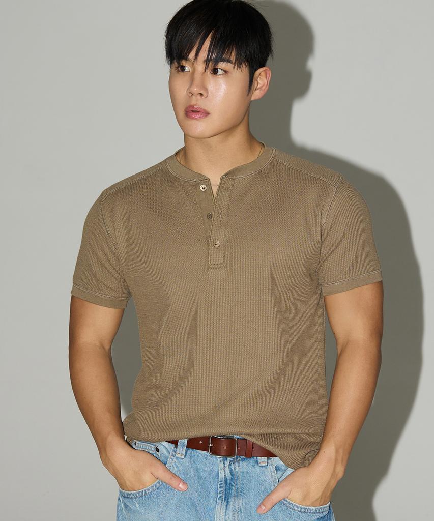 Michikoleondeonseupocheu Вафельная футболка-henley с коротким рукавом, прилегающего кроя, цвета хаки